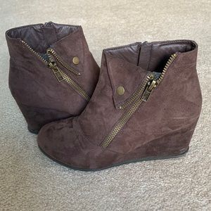 Kisses Zip Booties